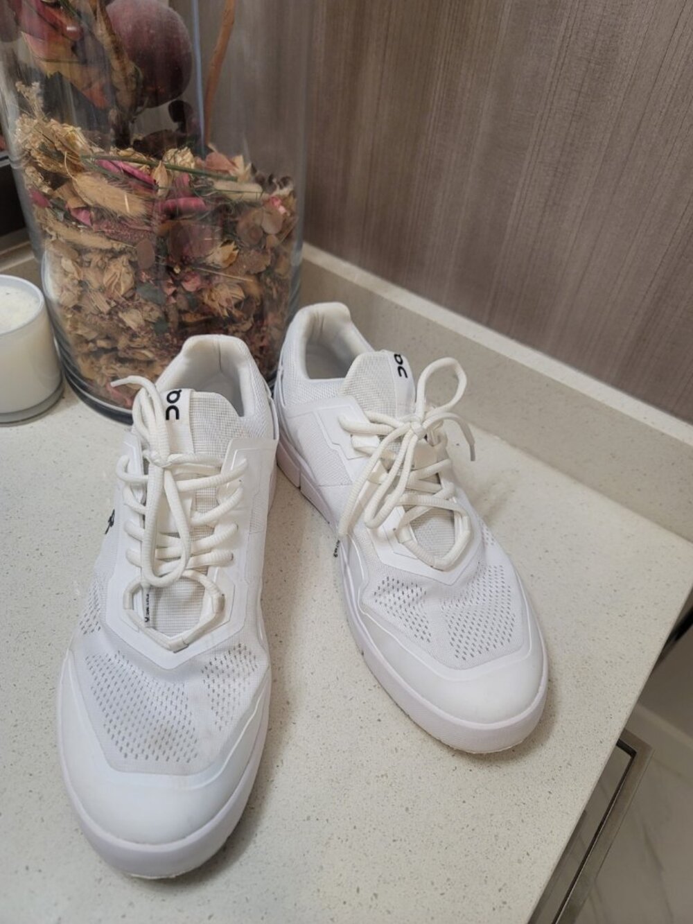 On The Roger Men's Sneakers White EU 46 US 11.5 Tennis Lifestyle